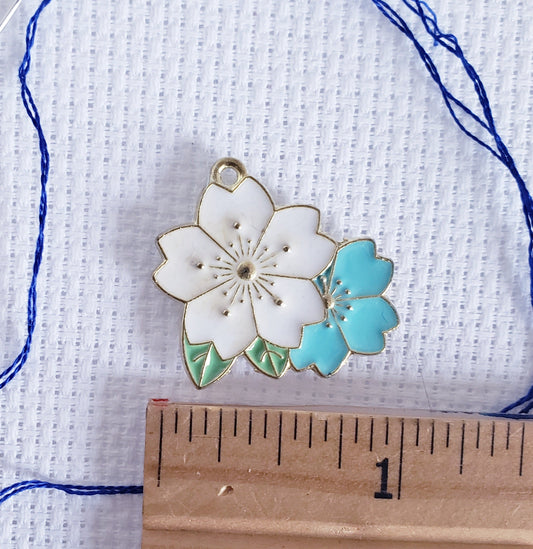 Blue & White Flowers Enamel Magnetic Needle Minder