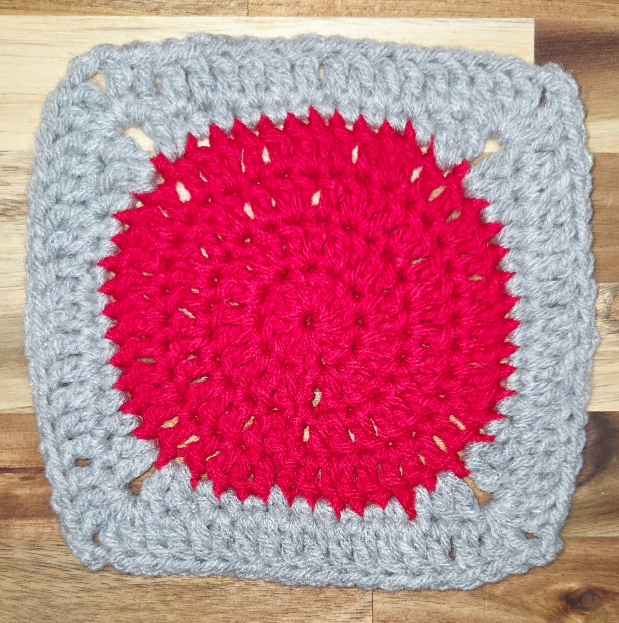 Day 38 - Down Granny Square Laine - Circle In A Square