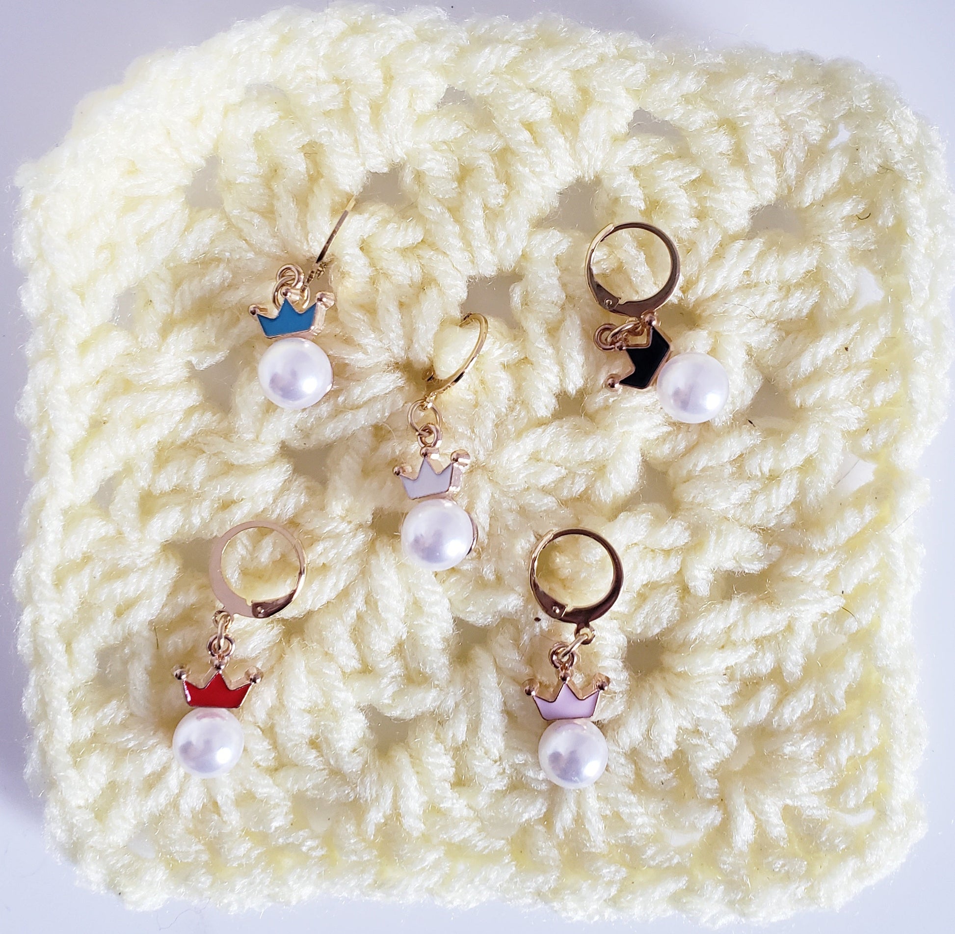 Pearl Crown Stitch Markers