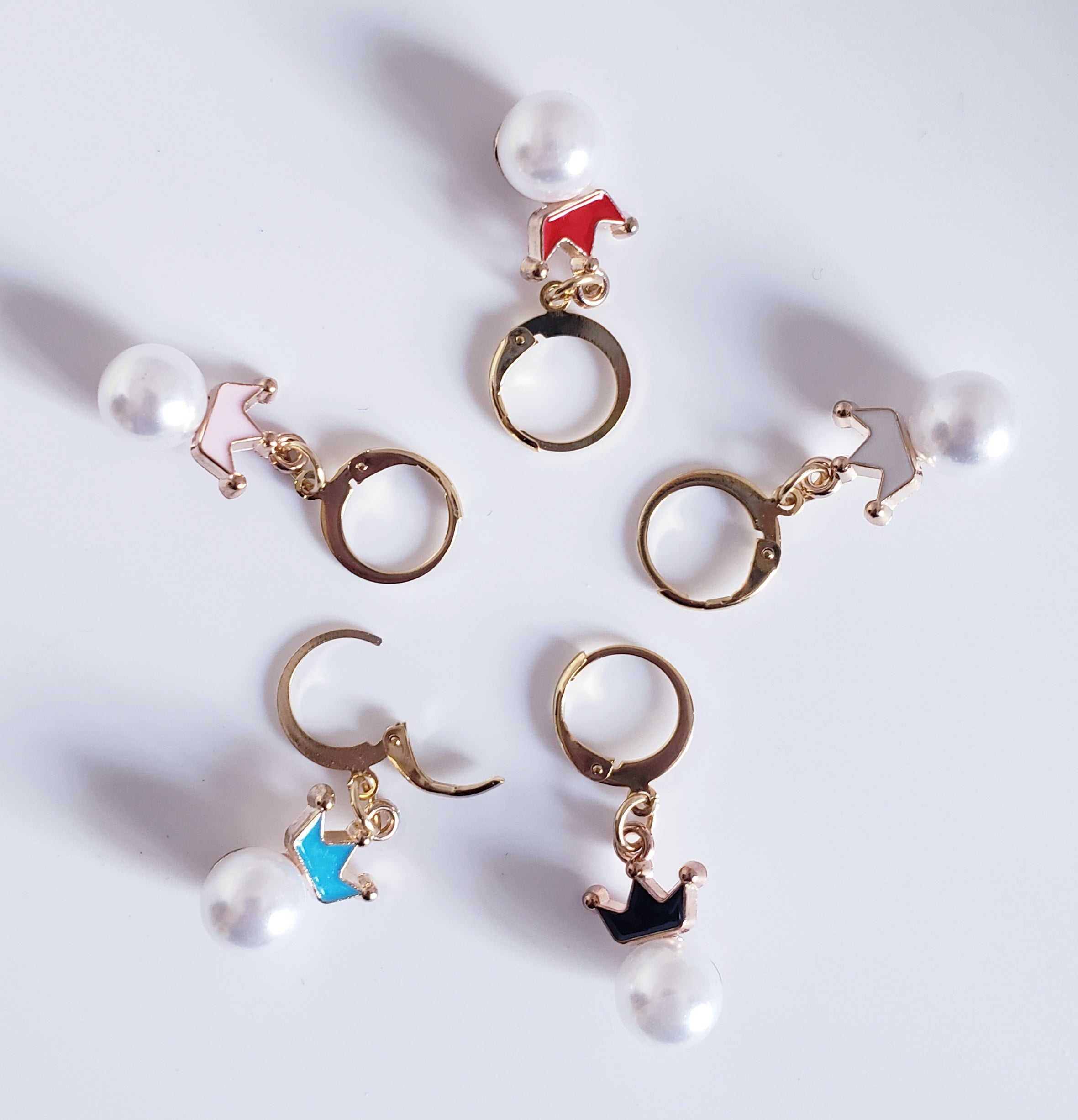 Pearl Crown Stitch Markers