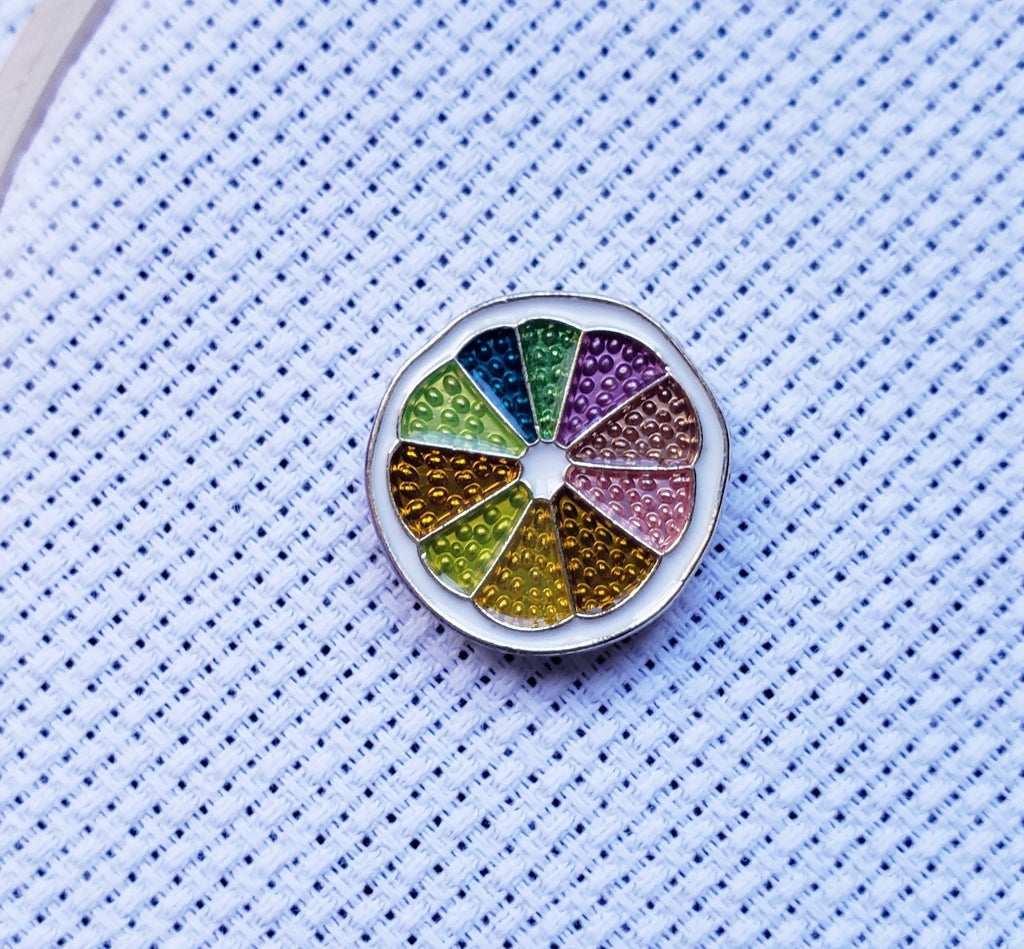 Rainbow Pie Round Enamel Magnetic Needle Minder