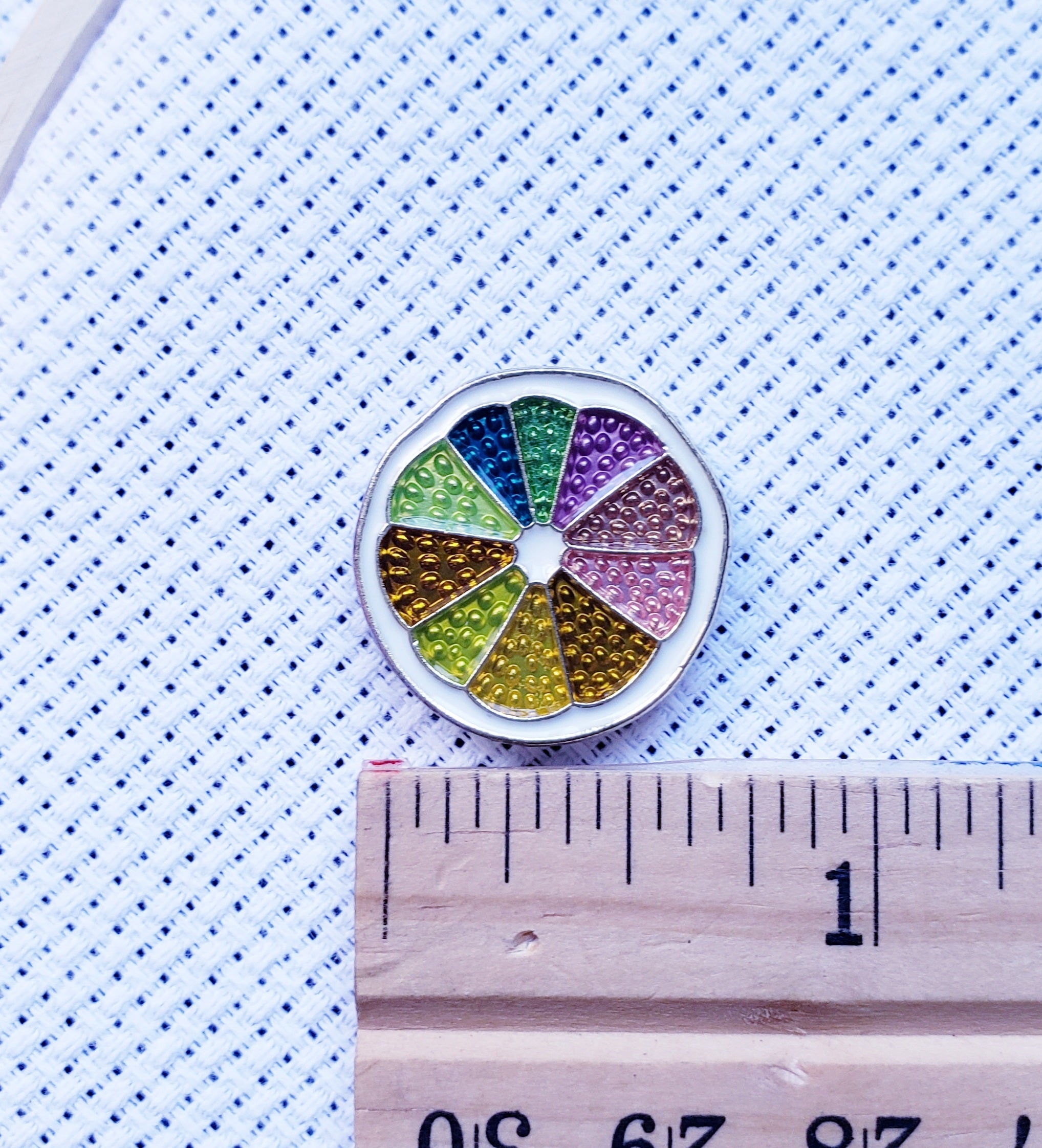 Rainbow Pie Round Enamel Magnetic Needle Minder