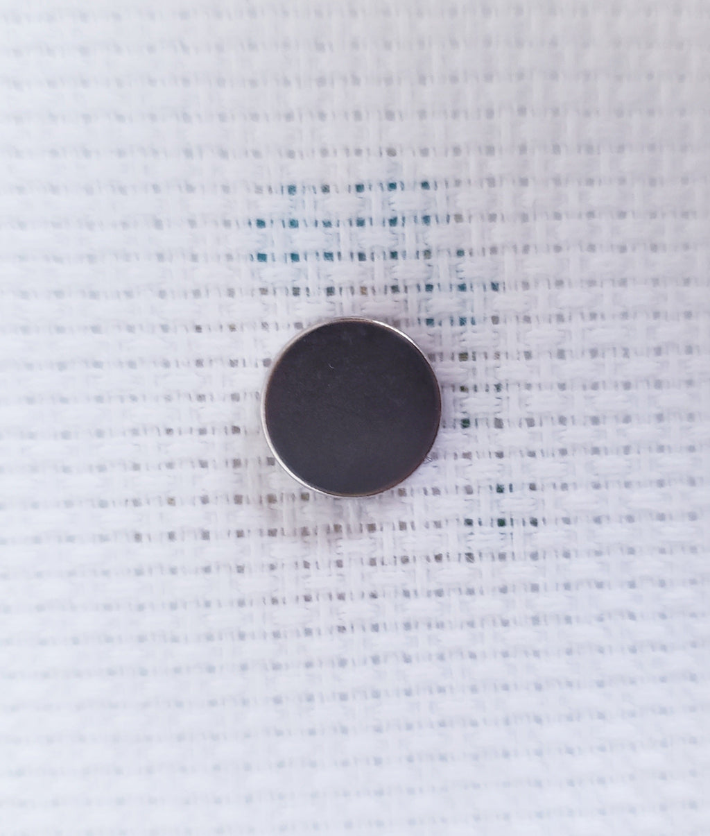 Blue & White Flowers Enamel Magnetic Needle Minder