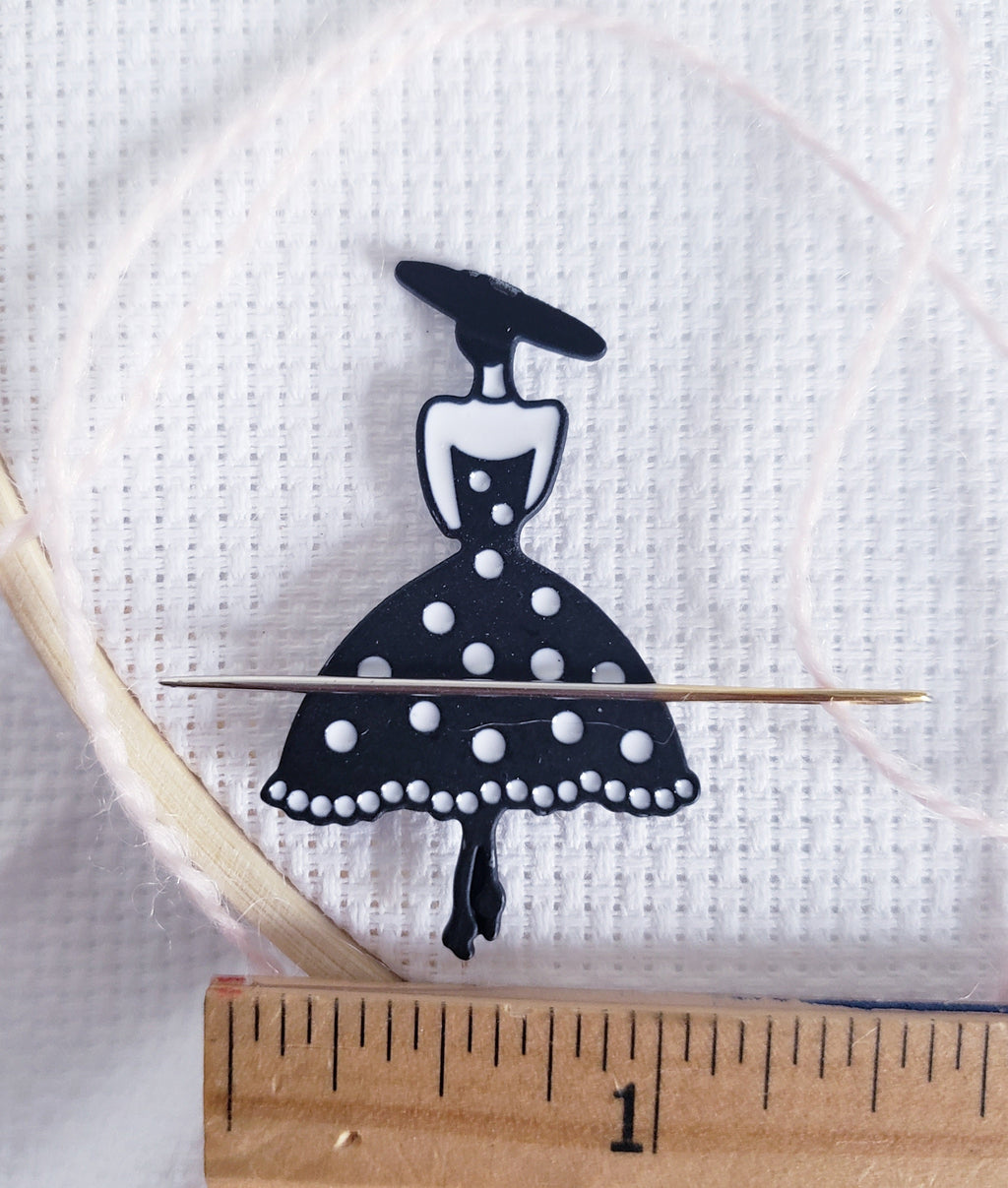 Elegant Lady Enamel Magnetic Needle Minder
