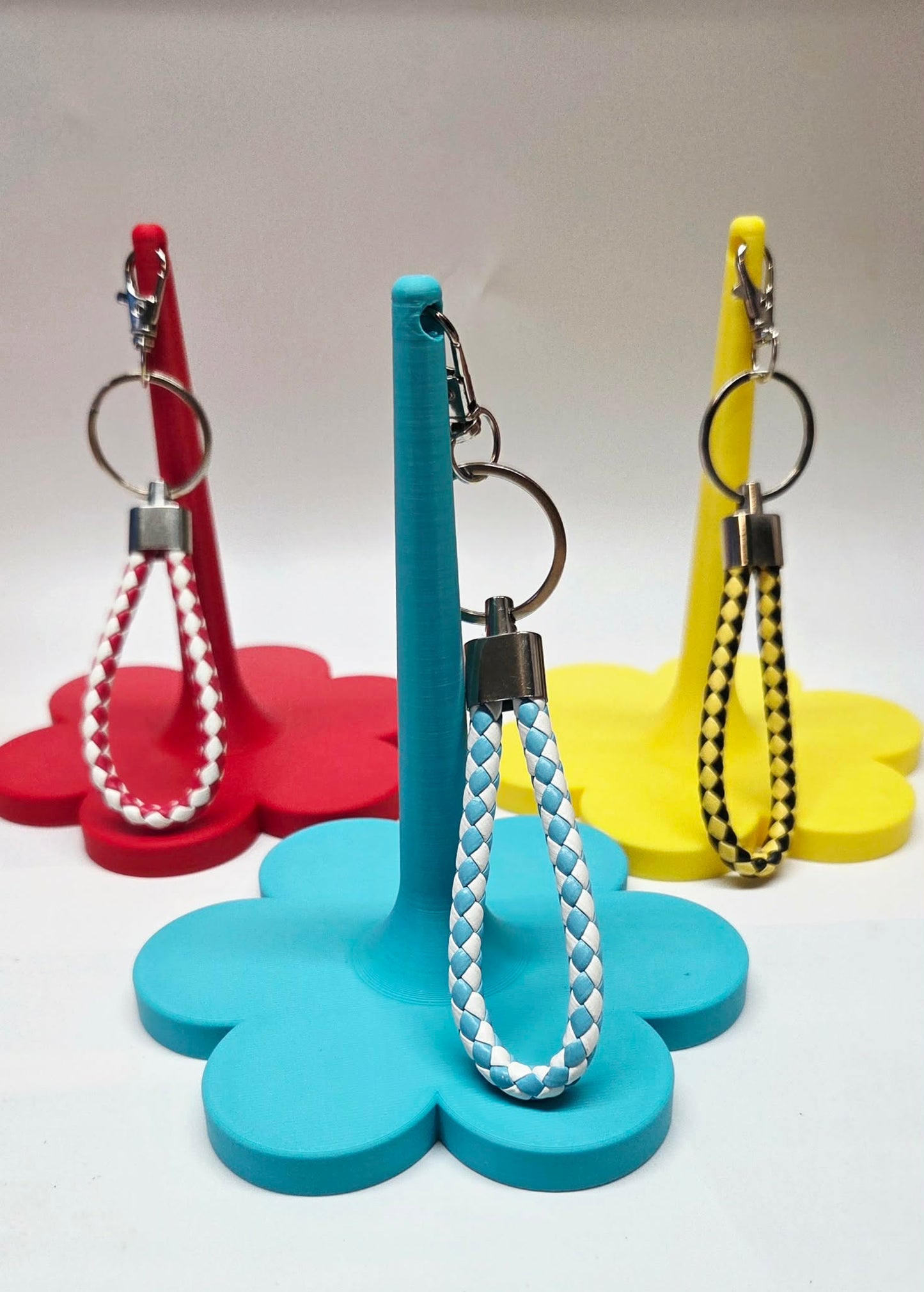 Flower Portable Yarn Spinning Holder, Travel Wrist Hanging Yarn Cake Dispenser, Gift for Crocheter