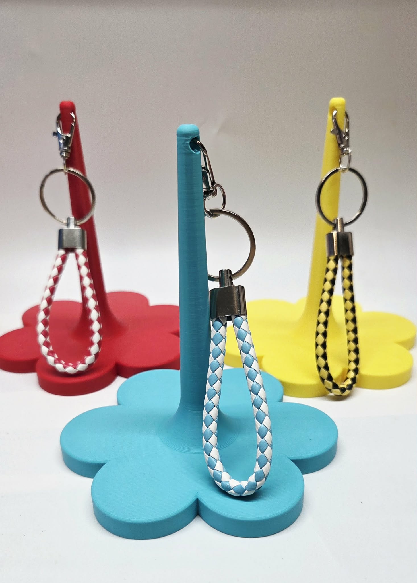 Flower Portable Yarn Spinning Holder, Travel Wrist Hanging Yarn Cake Dispenser, Gift for Crocheter