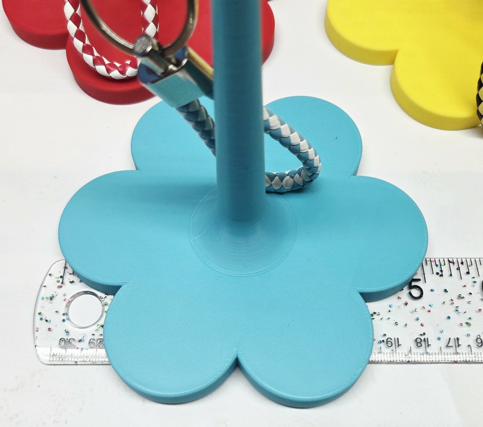 Flower Portable Yarn Spinning Holder, Travel Wrist Hanging Yarn Cake Dispenser, Gift for Crocheter